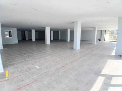 SANCAKTEPEDE GENİŞ CEPHE 1.750 m² DÜKKAN+DEPO+KAPALI OTOPARK — fotoğraf 6