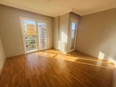 ÜMRANİYE AŞAĞI DUDULLUDA SİTE İÇERİSİNDE SATILIK 3+1 DAİRE — fotoğraf 4