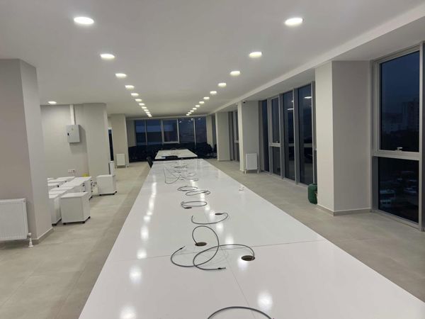 SAMANDIRA METRO İSTASYON MEYDANDA KİRALIK 360 M2 OFİS KATLARI — fotoğraf 2