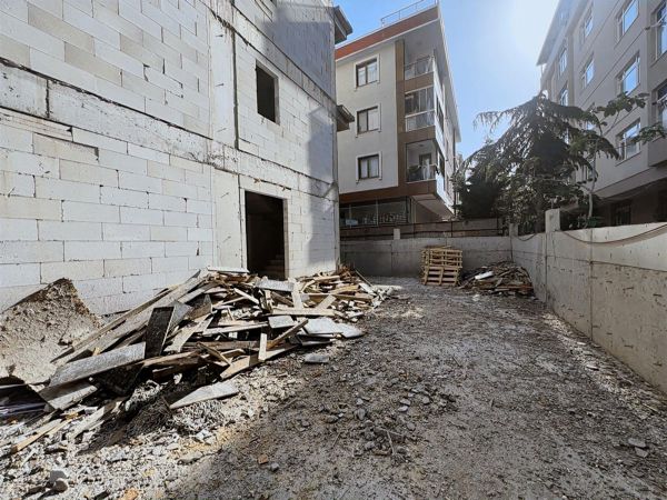 SAMANDIRA METRO İSTASYON MEYDANDA KİRALIK 360 M2 OFİS KATLARI