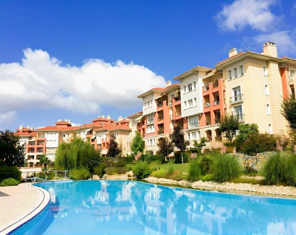 RAPSODİ EVLERİ 3+1 KİRALIK HAVUZ MANZARALI KİRALIK SERPİL ÇINAL — fotoğraf 3
