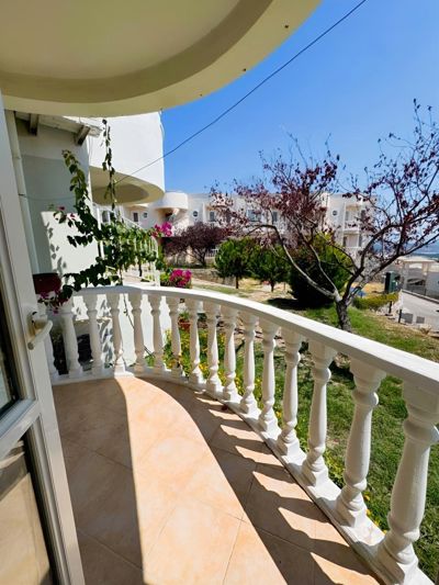 Mustakil tadında bahçeli havuzlu güvenlikli sitede manzaralı — fotoğraf 4