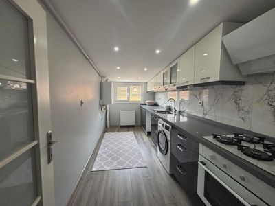 SARIGAZİ MAHALLESİNDE SİTE İÇİNDE 6+2 DUBLEKS DAİRE — fotoğraf 26