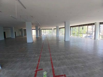 SANCAKTEPEDE GENİŞ CEPHE 1.750 m² DÜKKAN+DEPO+KAPALI OTOPARK — fotoğraf 5