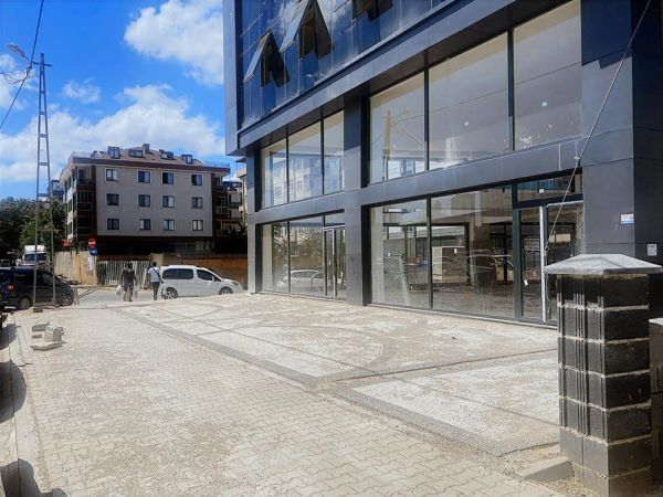 YENİ AÇILAN SAMANDIRA METRO İSTASYONU ÖNÜNDE KİRALIK DÜKKAN — fotoğraf 5