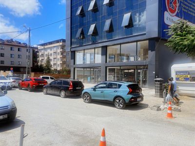 YENİ AÇILAN SAMANDIRA METRO İSTASYONU ÖNÜNDE KİRALIK DÜKKAN — fotoğraf 21